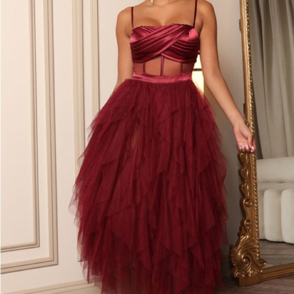 Elegant Burgundy Dress Perfect for a High School Dance! Brand New. Never Worn.